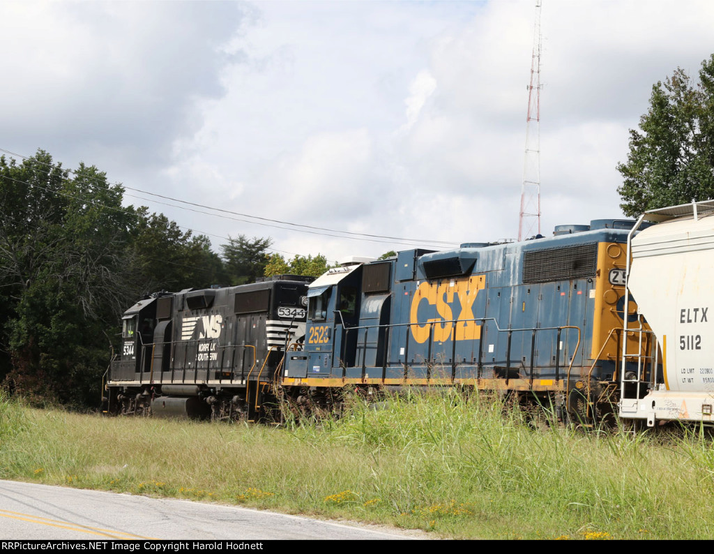 NS 5344 & CSXT 2523 lead a WSSB train